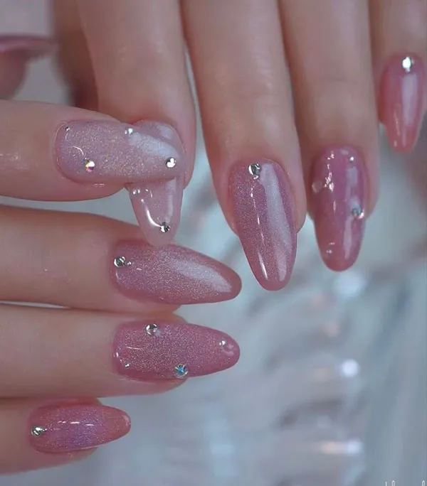 35 مدل ناخن صورتی کروم؛ ترندی که استایل دخترونت رو رویایی میکنه! 31 Chrome pink nails 25