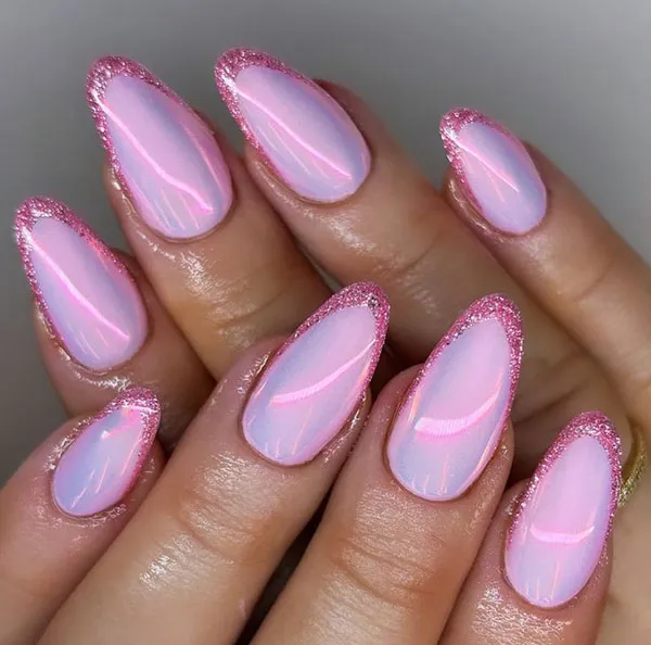 35 مدل ناخن صورتی کروم؛ ترندی که استایل دخترونت رو رویایی میکنه! 33 Chrome pink nails 26