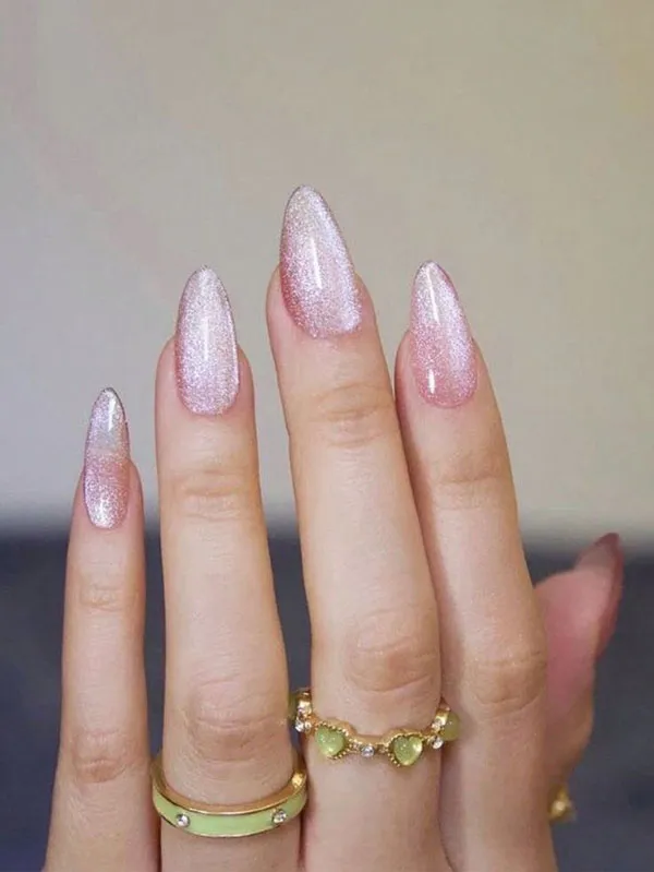 35 مدل ناخن صورتی کروم؛ ترندی که استایل دخترونت رو رویایی میکنه! 32 Chrome pink nails 27