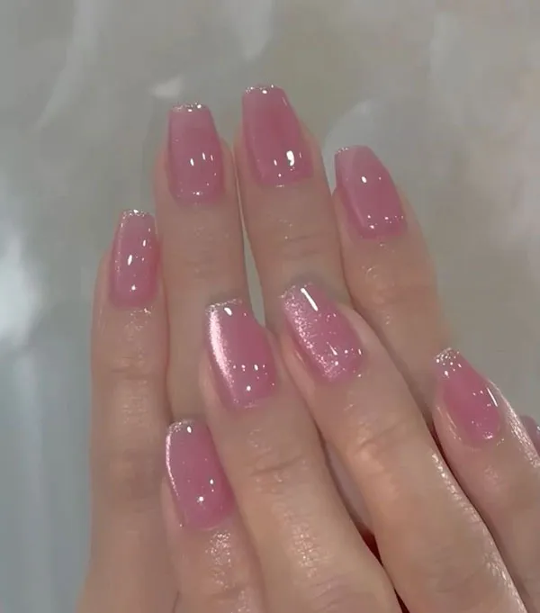 35 مدل ناخن صورتی کروم؛ ترندی که استایل دخترونت رو رویایی میکنه! 13 Chrome pink nails 29