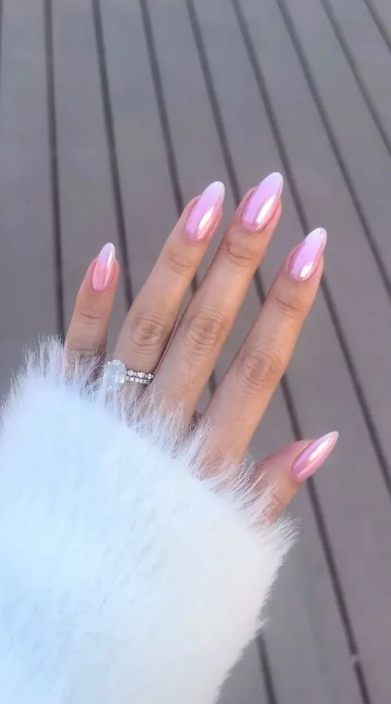 35 مدل ناخن صورتی کروم؛ ترندی که استایل دخترونت رو رویایی میکنه! 8 Chrome pink nails 3