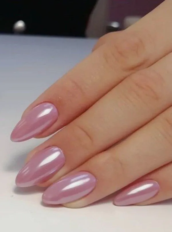 35 مدل ناخن صورتی کروم؛ ترندی که استایل دخترونت رو رویایی میکنه! 6 Chrome pink nails 30