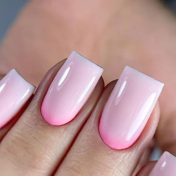 35 مدل ناخن صورتی کروم؛ ترندی که استایل دخترونت رو رویایی میکنه! 7 Chrome pink nails 4