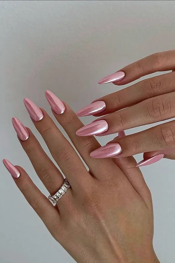 35 مدل ناخن صورتی کروم؛ ترندی که استایل دخترونت رو رویایی میکنه! 11 Chrome pink nails 6