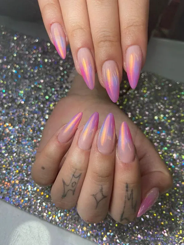 35 مدل ناخن صورتی کروم؛ ترندی که استایل دخترونت رو رویایی میکنه! 16 Chrome pink nails 9