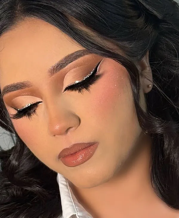 Classic makeup for girls 13