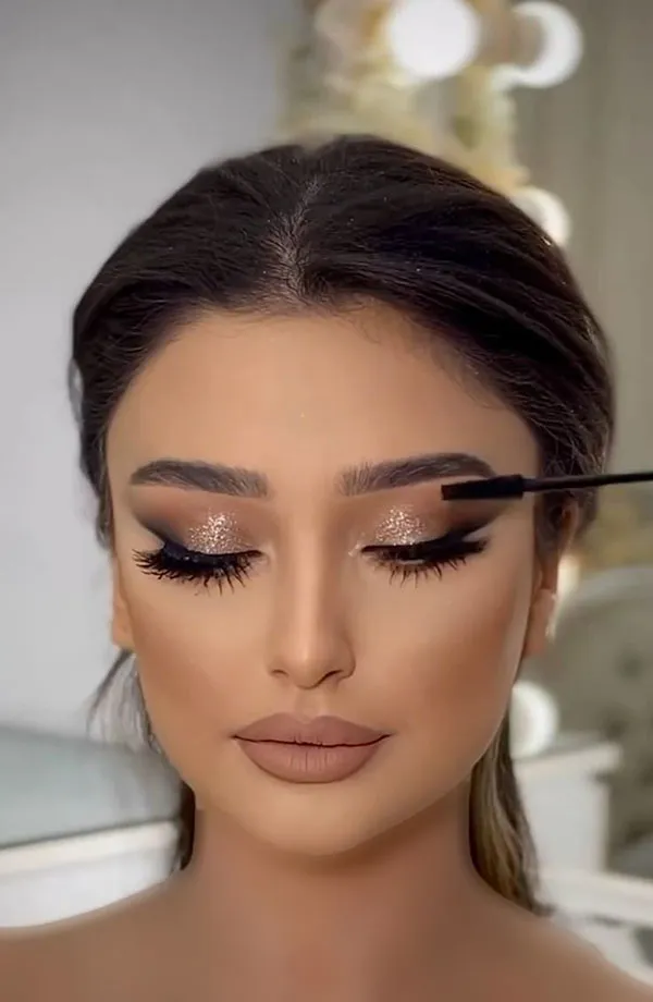 Classic makeup for girls 32