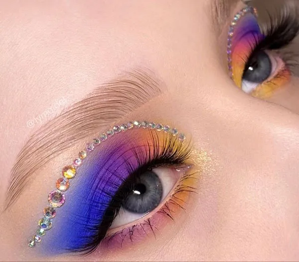 Color eye shadow model 19