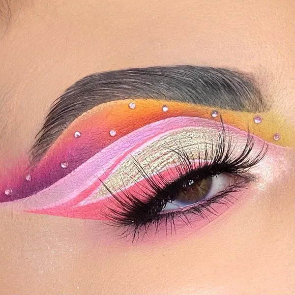 Color eye shadow model 4