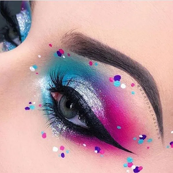 Color eye shadow model 6
