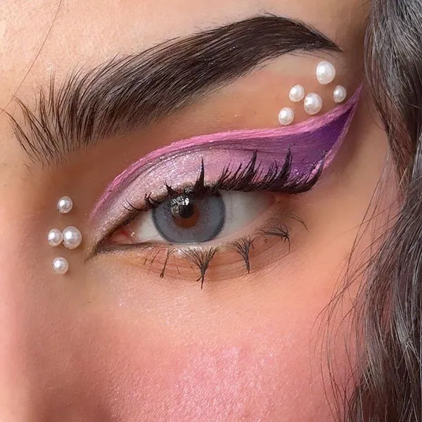 Colorful fantasy eyeshadow 1