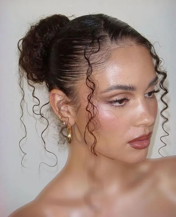 37 مدل مو فر جلو سر برای عروسی جدید؛ انتخاب محبوب بین دخترا ! 17 Curly hairstyle for the front of the head for a wedding 13