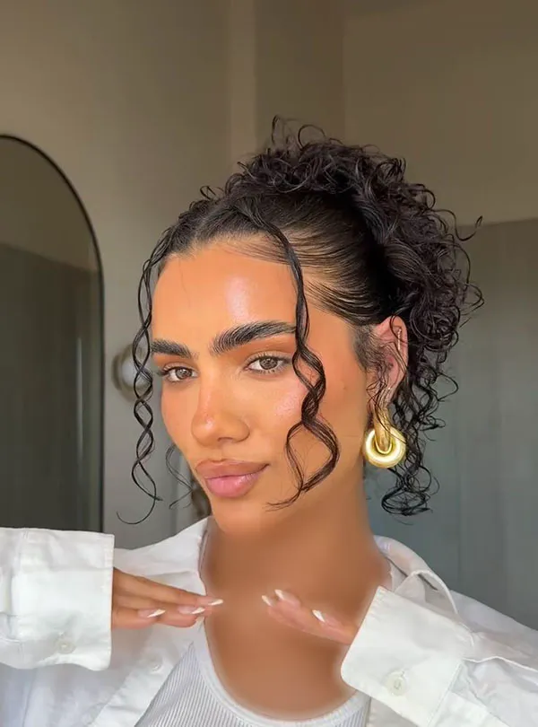 37 مدل مو فر جلو سر برای عروسی جدید؛ انتخاب محبوب بین دخترا ! 18 Curly hairstyle for the front of the head for a wedding 16