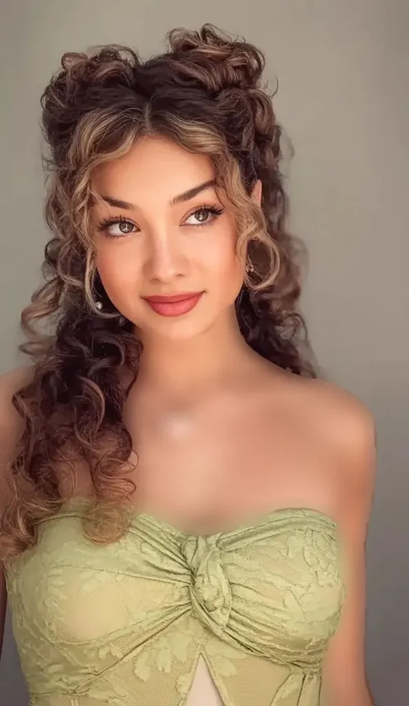 37 مدل مو فر جلو سر برای عروسی جدید؛ انتخاب محبوب بین دخترا ! 25 Curly hairstyle for the front of the head for a wedding 22