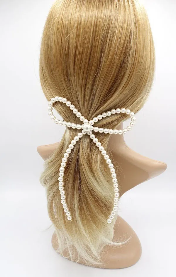 Hairstyle with decorative clip 1