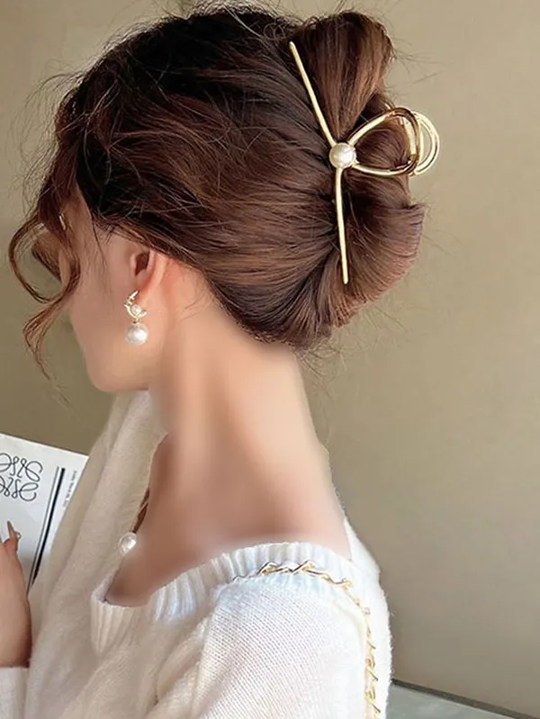 Hairstyle with decorative clip 15