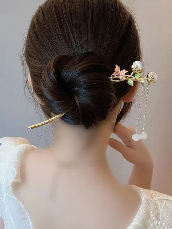 Hairstyle with decorative clip 16