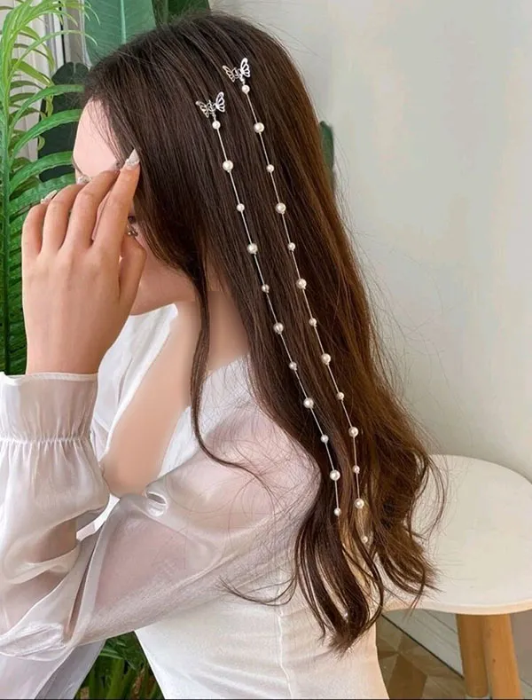 Hairstyle with decorative clip 17