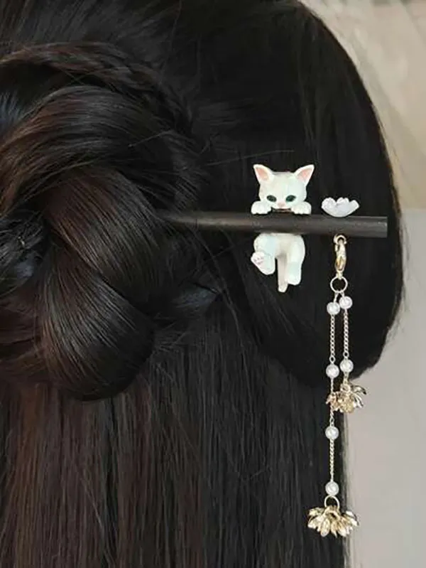 Hairstyle with decorative clip 2
