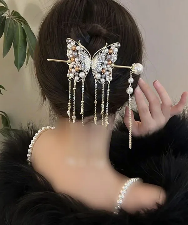Hairstyle with decorative clip 21