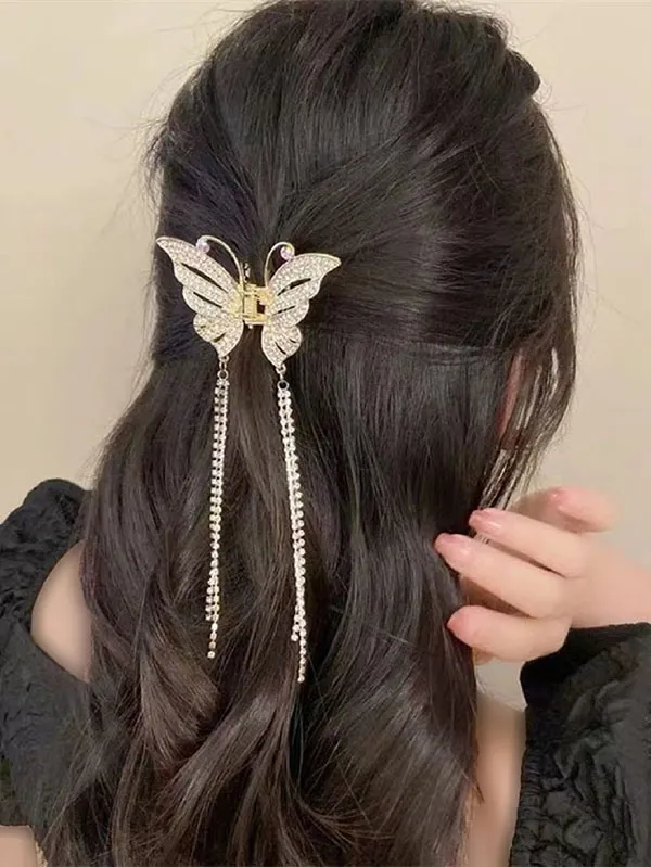 Hairstyle with decorative clip 25