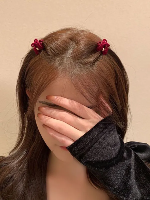 Hairstyle with decorative clip 26
