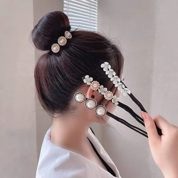 Hairstyle with decorative clip 31