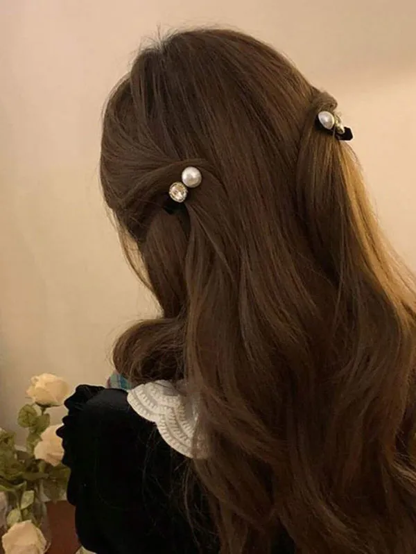 Hairstyle with decorative clip 5