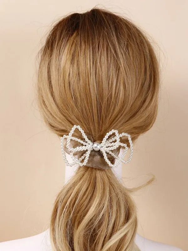 Hairstyle with decorative clip 8