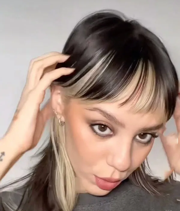 Highlighted bangs 22