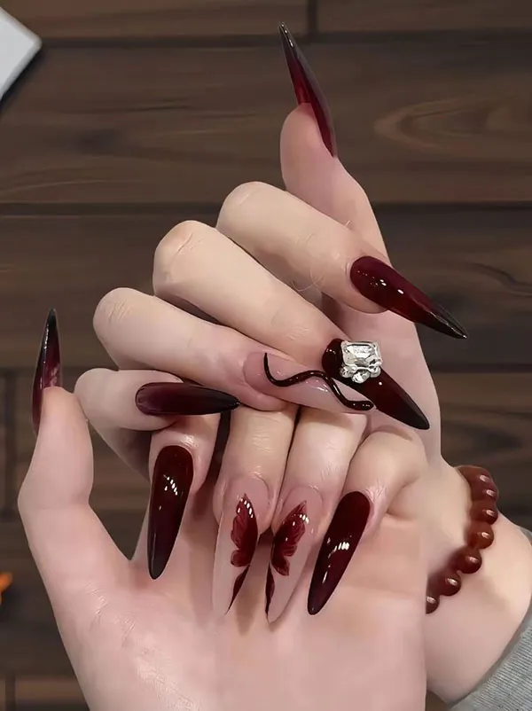 جدیدترین مدل ناخن مصنوعی خفن 2025 که توی اینستاگرام ترکوندن! 5 Huff artificial nails 1