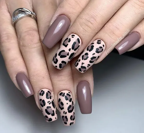 35 طرح ناخن پلنگی جدید؛ از لاکچری طلایی تا فانتزی رنگی برای دخترای خاص! 15 Leopard nail design 29