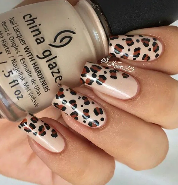 35 طرح ناخن پلنگی جدید؛ از لاکچری طلایی تا فانتزی رنگی برای دخترای خاص! 20 Leopard nail design 32