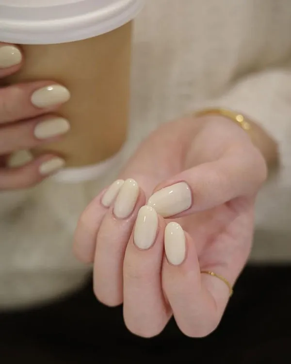 Nail manicure with varnish 13