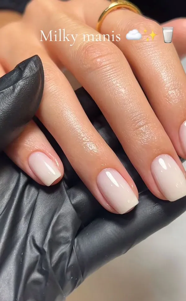 Nail manicure with varnish 4
