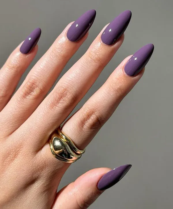 Nail manicure with varnish 7