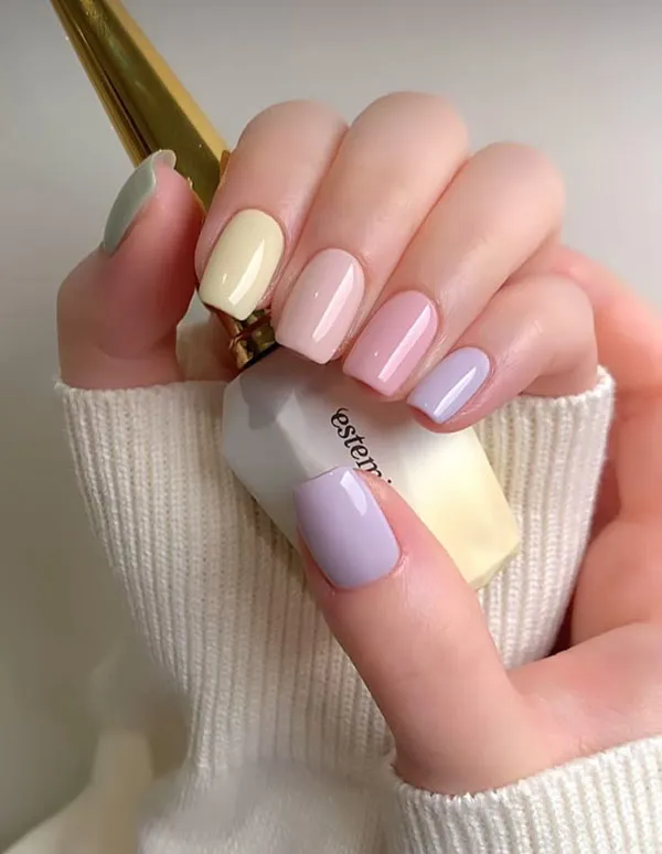 Nail manicure with varnish 8