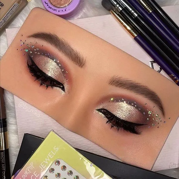 اموزش سایه چشم جدید 2025؛ مرحلهبهمرحله یاد بگیر، از مدلهای کیوت تا لاکچری! 6 New eyeshadow tutorial 1