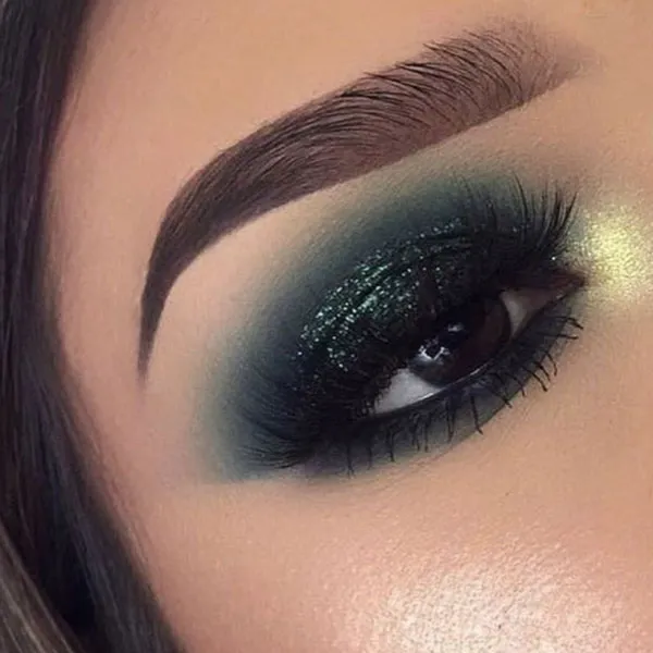 چند مدل سایه چشم دخترانه ترندی و لاکچری 1404 25 Several eye shadow models 24