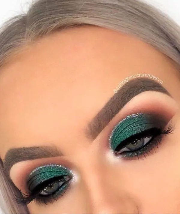 چند مدل سایه چشم دخترانه ترندی و لاکچری 1404 34 Several eye shadow models 33