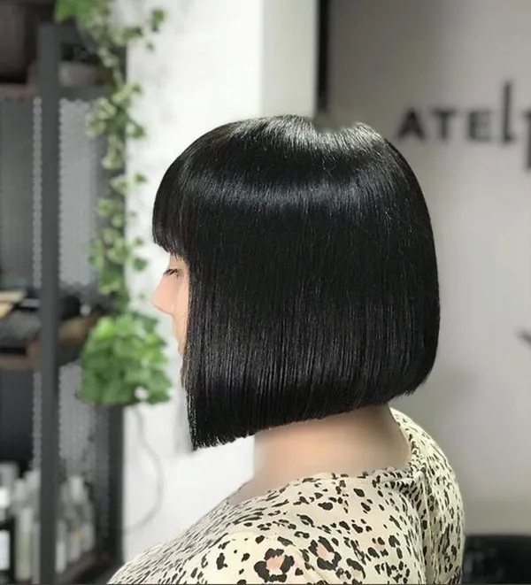 Short bob model 25