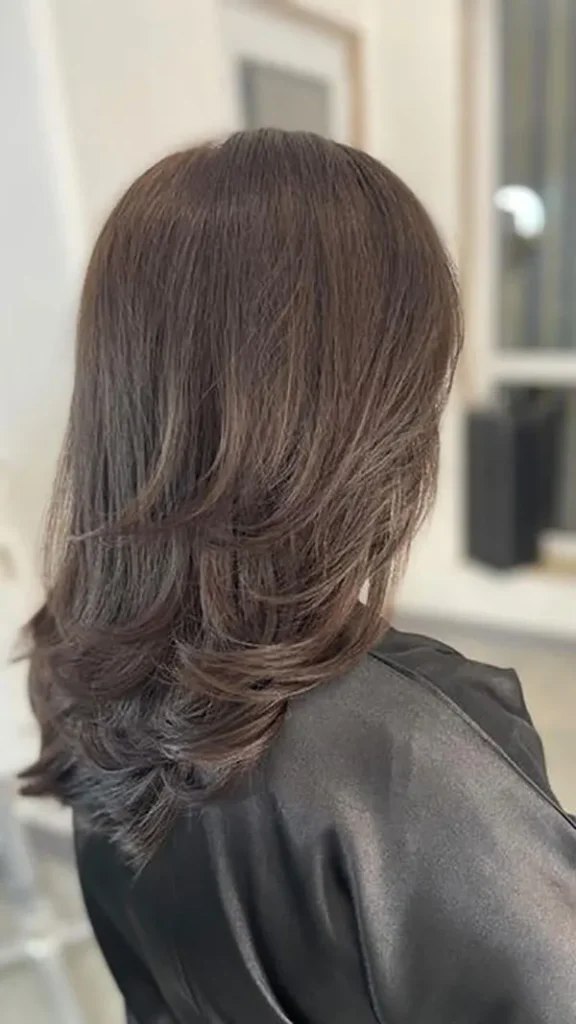 37 مدل موی لیر تا سر شانه دخترانه؛ استایلی که هیچوقت از مد نمیافته ! 19 Shoulder length hair style 15