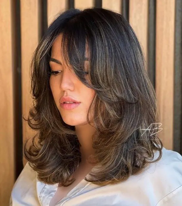 37 مدل موی لیر تا سر شانه دخترانه؛ استایلی که هیچوقت از مد نمیافته ! 26 Shoulder length hair style 22
