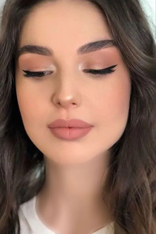35 مدل آرایش صورت ساده دخترانه؛ این مدلهای آرایش ساده، صورتتو طبیعی و جذاب نشون میده 18 Simple face makeup model for girls 16