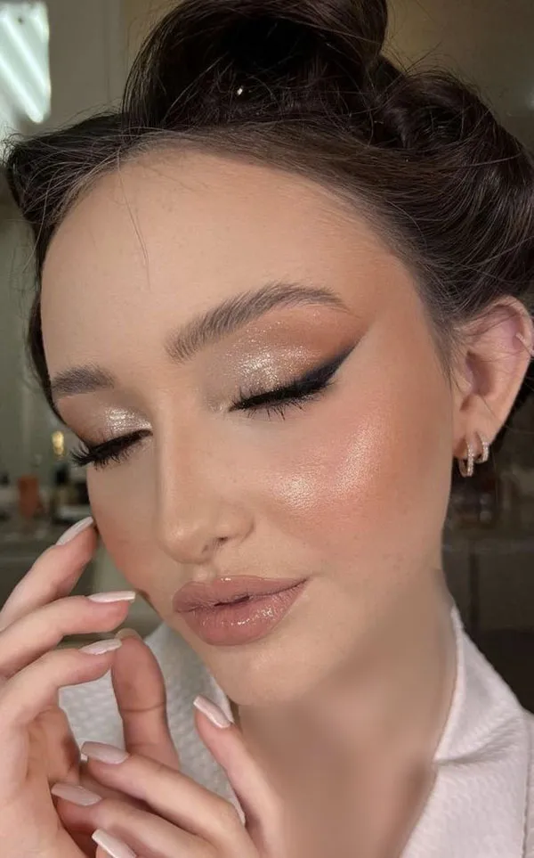 35 مدل آرایش صورت ساده دخترانه؛ این مدلهای آرایش ساده، صورتتو طبیعی و جذاب نشون میده 8 Simple face makeup model for girls 5