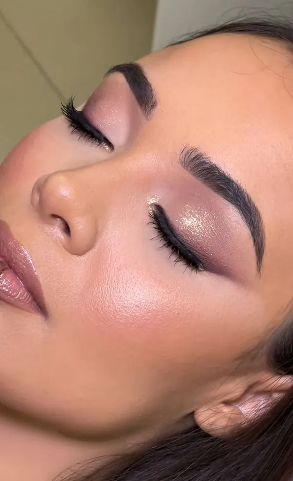 35 مدل آرایش صورت ساده دخترانه؛ این مدلهای آرایش ساده، صورتتو طبیعی و جذاب نشون میده 12 Simple face makeup model for girls 9