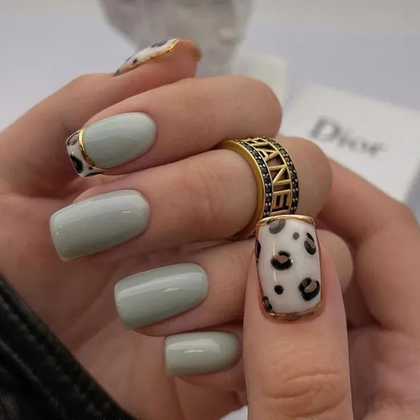 Simple nail design 18