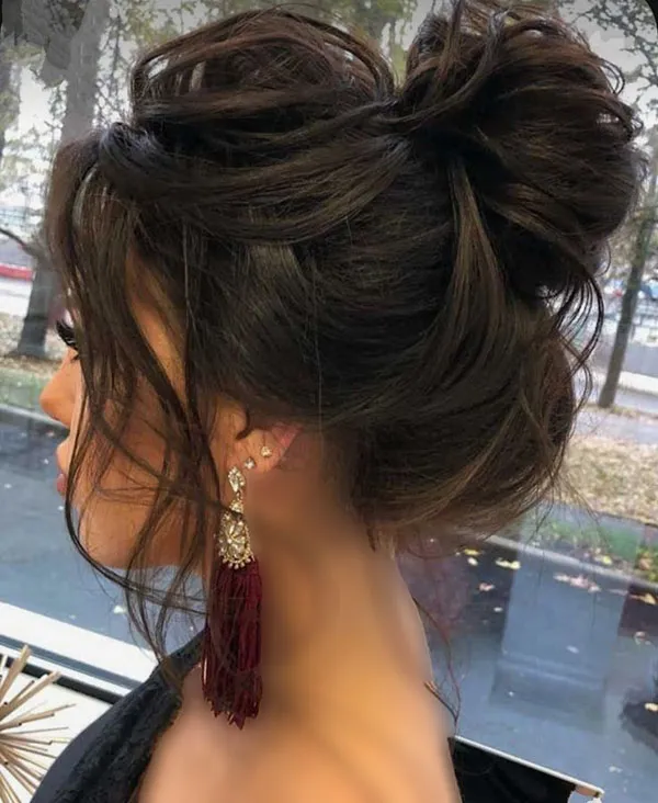 Sloppy high chignon model 1