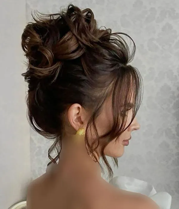 Sloppy high chignon model 17