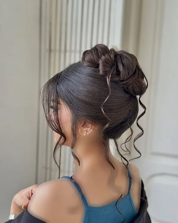 Sloppy high chignon model 2